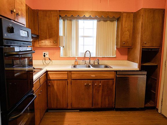 2nd image of 2323 Juniper Dr