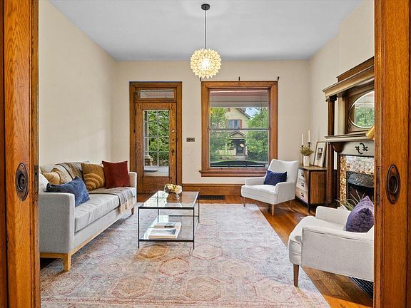 5th image of 351 W Hubbard Ave
