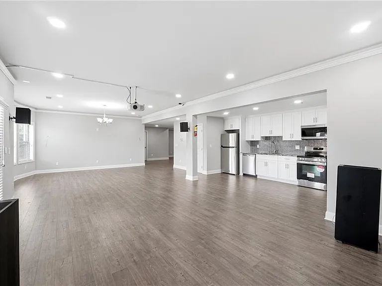 304 Cochin Dr — Photo 50