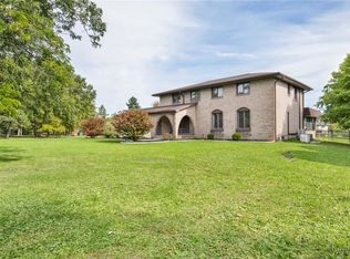 4981 Winding Ln, Clarence, NY 14031