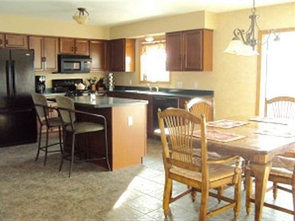 4th image of 10 Olden Ct