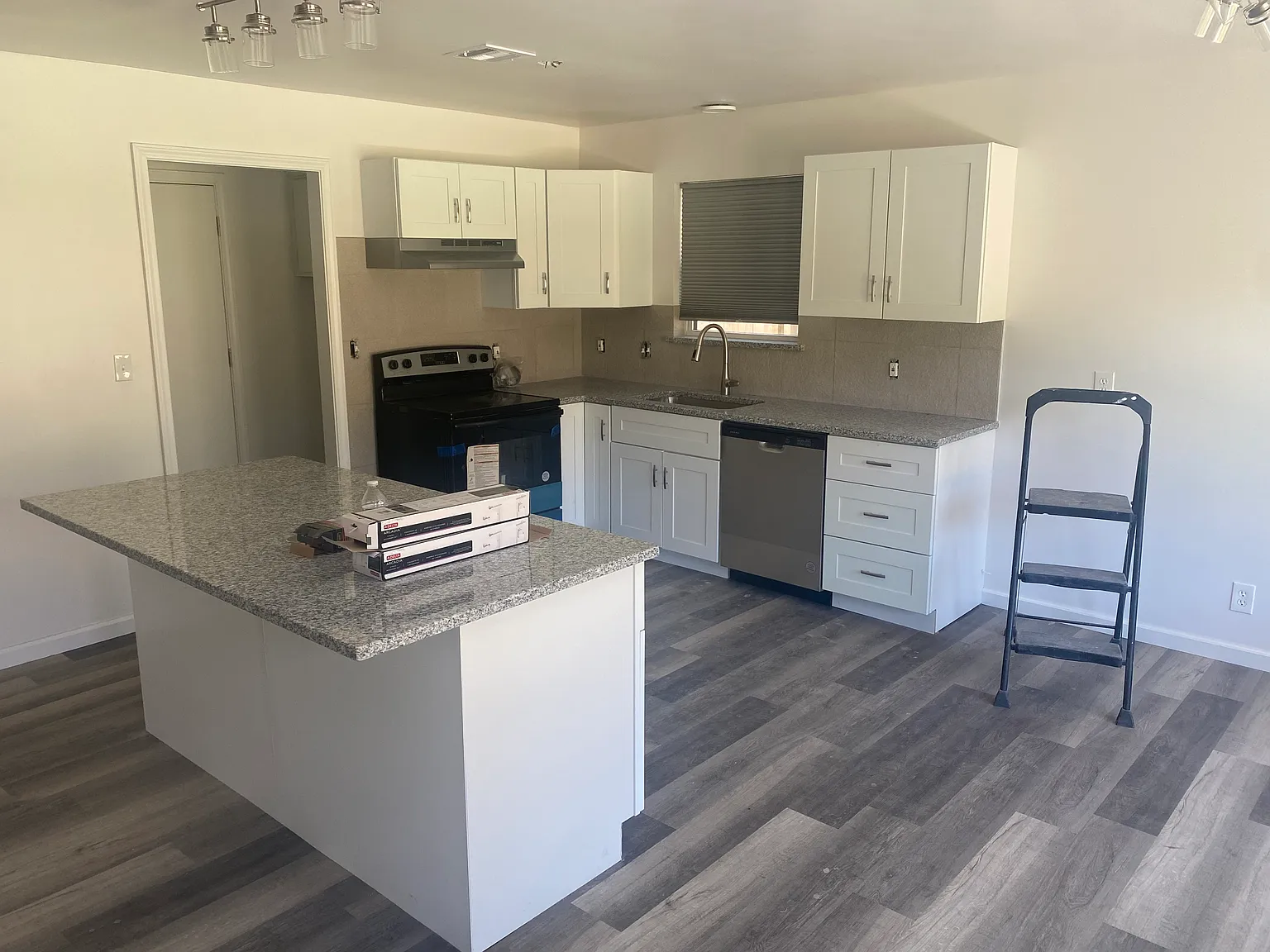3 bed, 1276 sqft, $1,750 — Photo 2