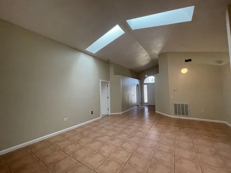 4312 Iveyglen Ave — Photo 2