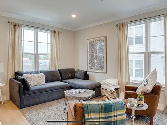 3rd image of 105 Duke St APT 7