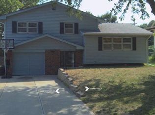 9117 Manderson St, Omaha, NE 68134