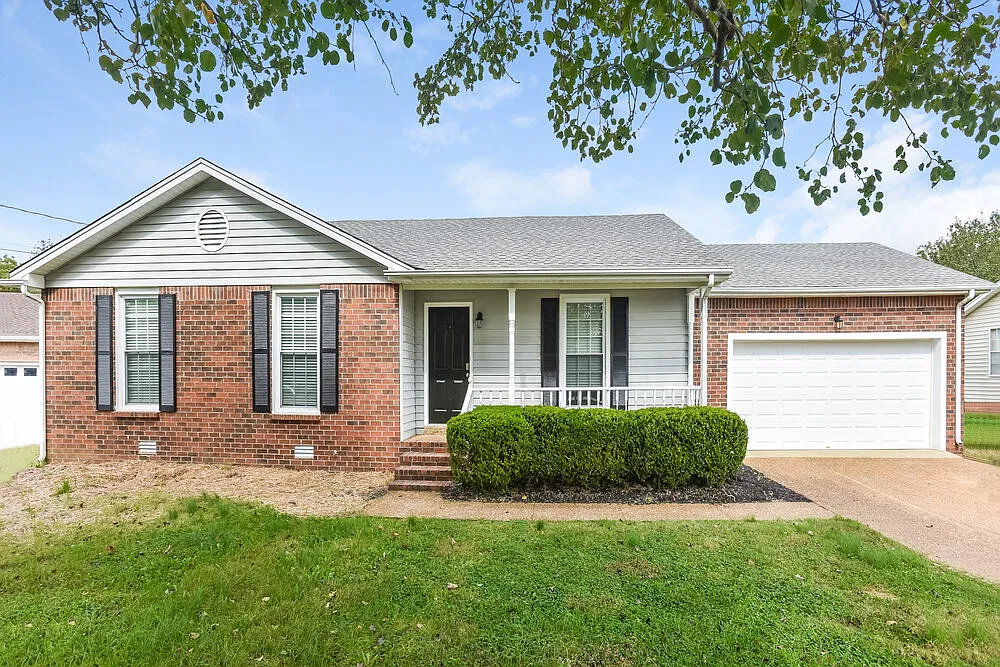 3 bed, 2.0 bath, 1320 sqft, $2,020 — Photo 1
