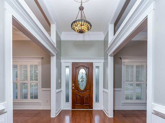 4th image of 225 Hathersage Dr