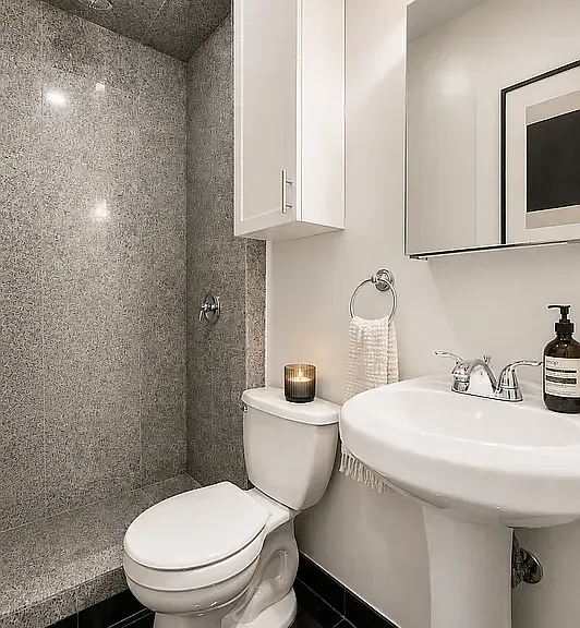 321 W 11th St #12A — Photo 6