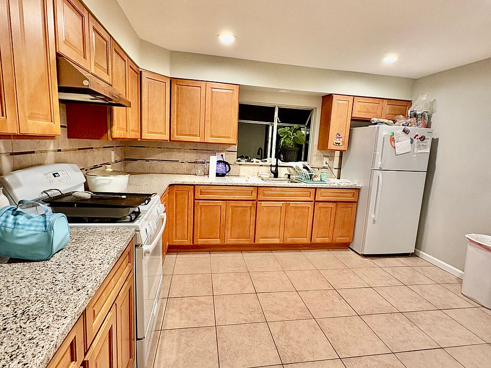 2nd image of 670 Armstrong Ave APT 1