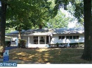 317 Oaktree Dr, Levittown, PA