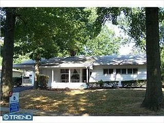 317 Oaktree Dr photo 1