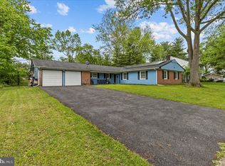 19 Eagle Ln, Willingboro, NJ 08046