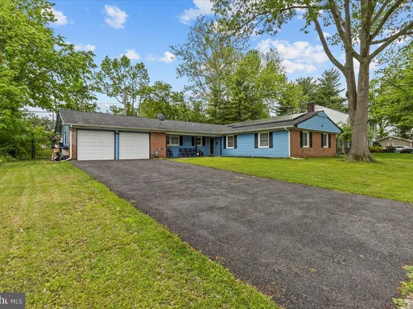 19 Eagle Ln, Willingboro, NJ 08046