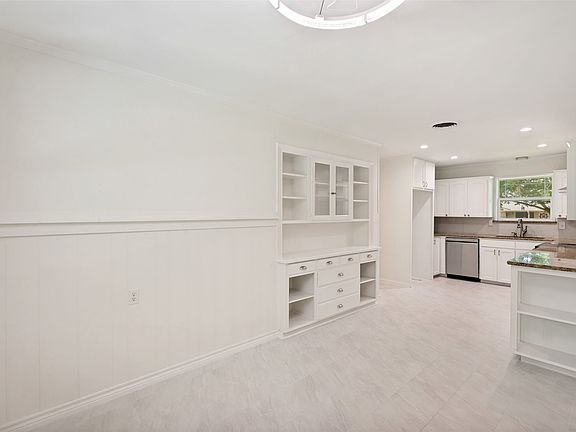 5th image of 708 Headlee St