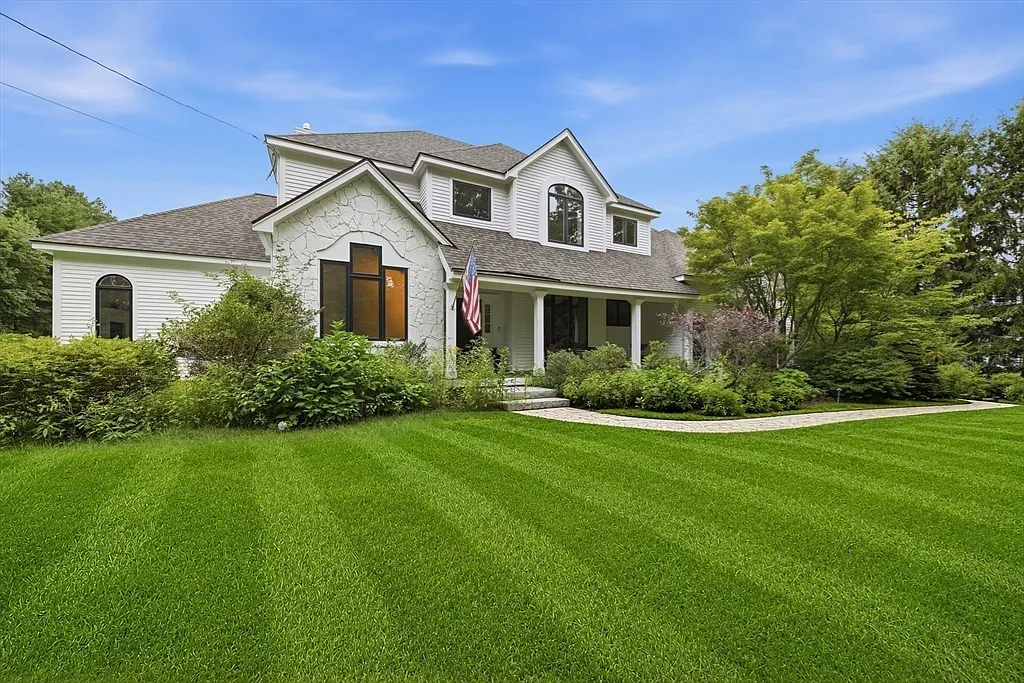 5 bed, 2.5 bath, 3230 sqft, $9,500 — Photo 2