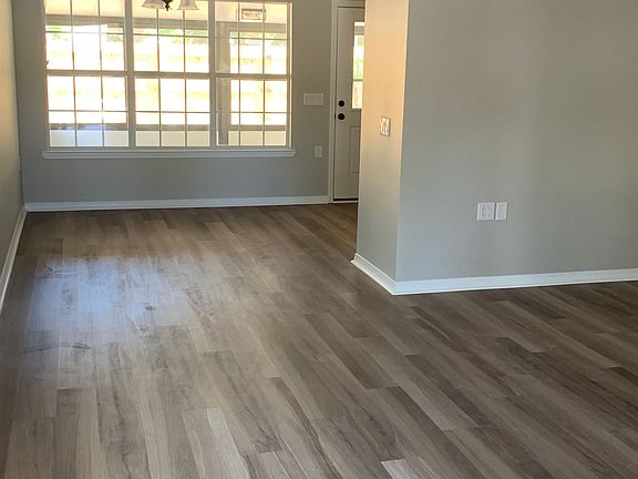 3rd image of 525 Eastwood Pl
