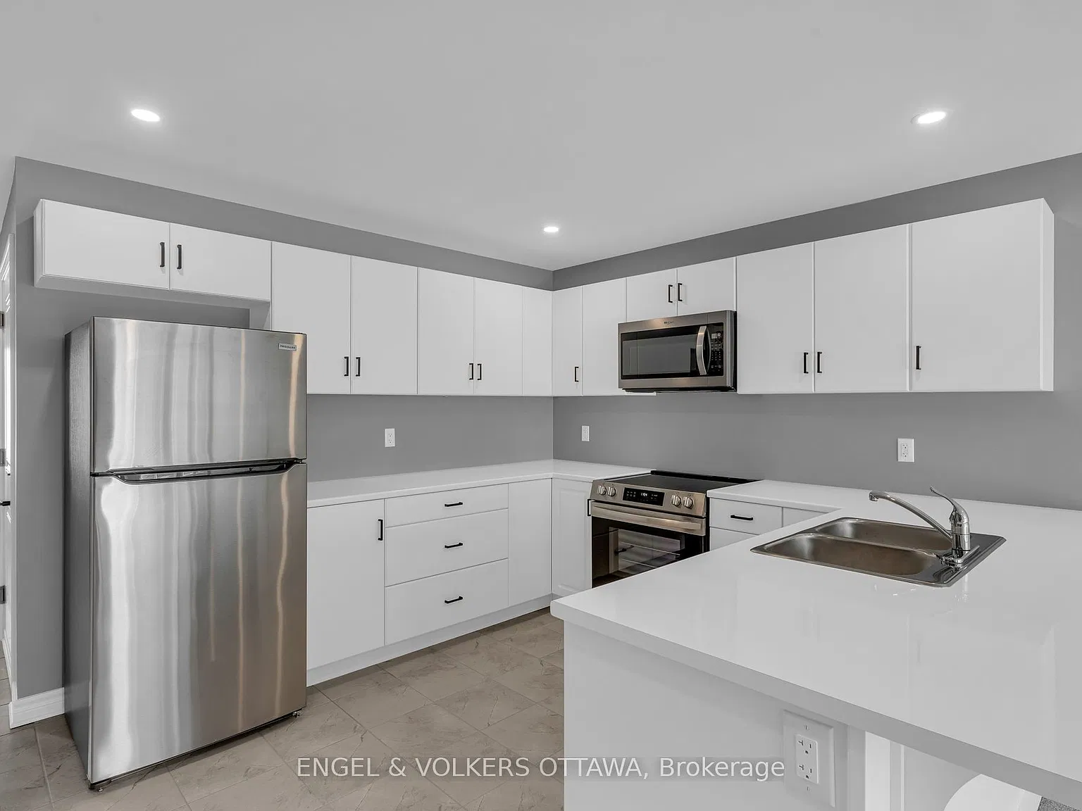3 bed, $2,400 — Photo 4