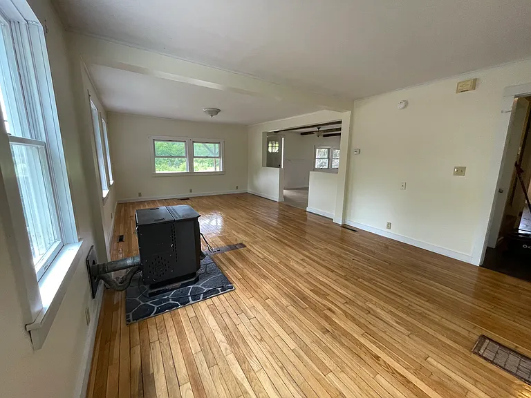 979 Barnestown Rd — Photo 7