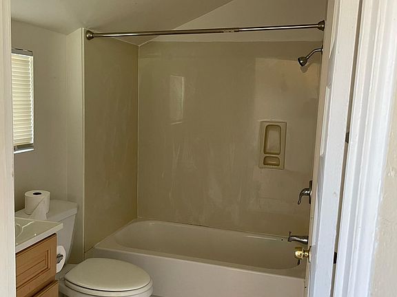 4th image of 5021 Solano Ave