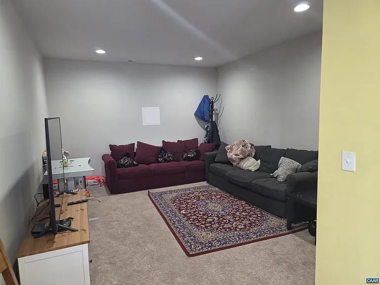 2441 Winthrop Dr — Photo 23