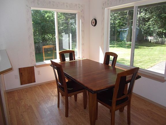 2nd image of 6203 73rd Pl NE