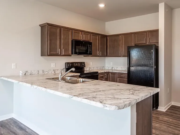 2135 Edgewood Dr — Photo 1