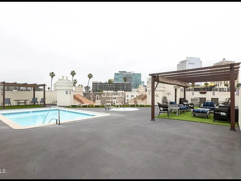620 S Gramercy Pl #310 — Photo 5