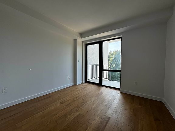 4th image of 375 Grove St #4G
