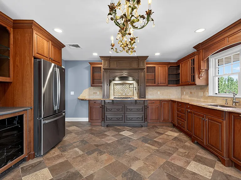 48 Burns Ave #2 — Photo 1