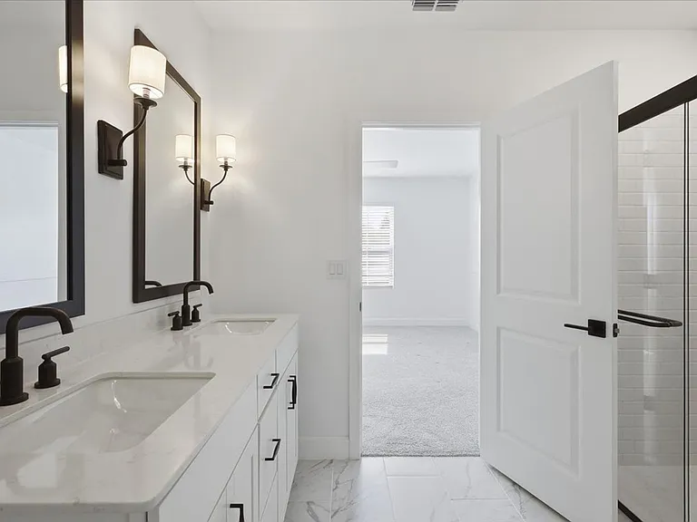 20 Ludlow Ln W — Photo 9