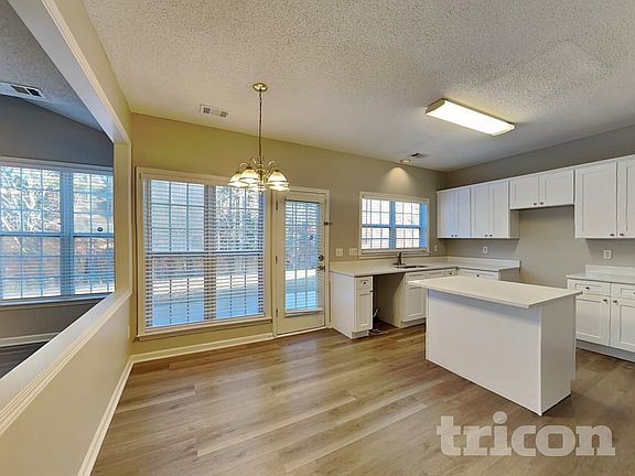5th image of 3515 Donamire Way NW