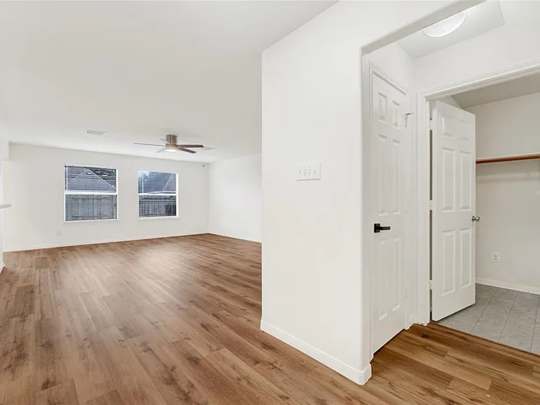 8518 Windy Thicket Ln — Photo 7