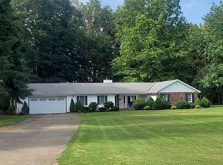 10661 S Edgewood Dr, Lake City, PA