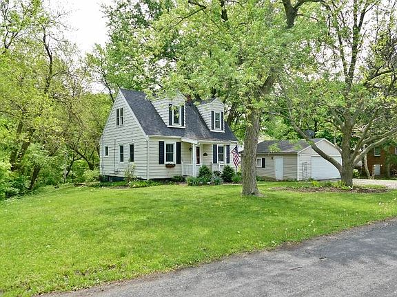 2nd image of 3616 N Leroy Ave