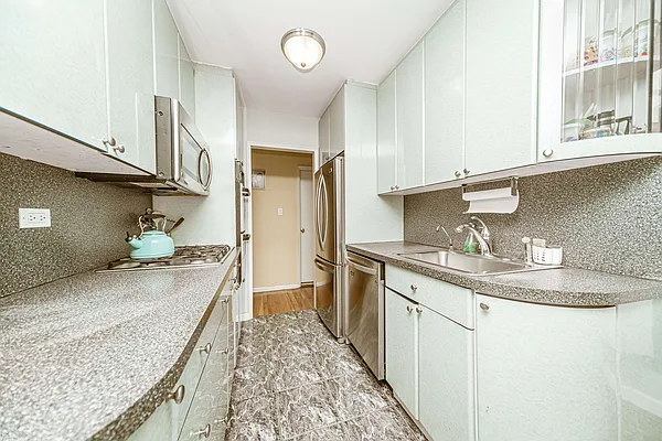 Sold by Maximillion Realty, Inc. | media 8