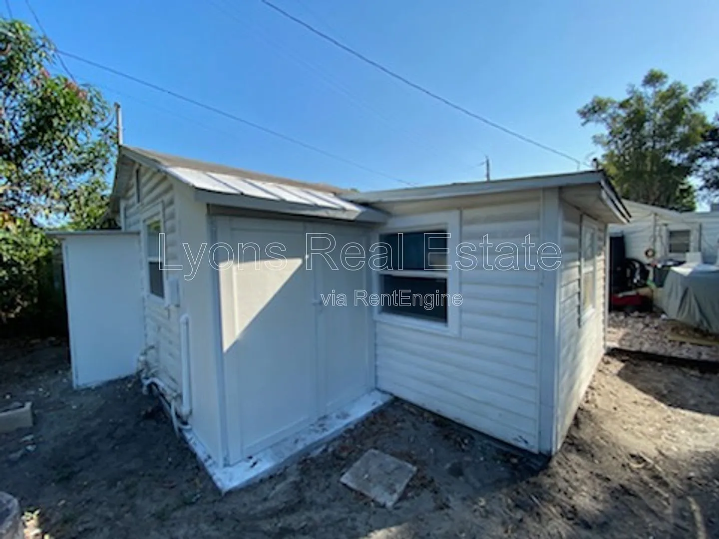2 bed, 1.0 bath, $1,050 — Photo 2