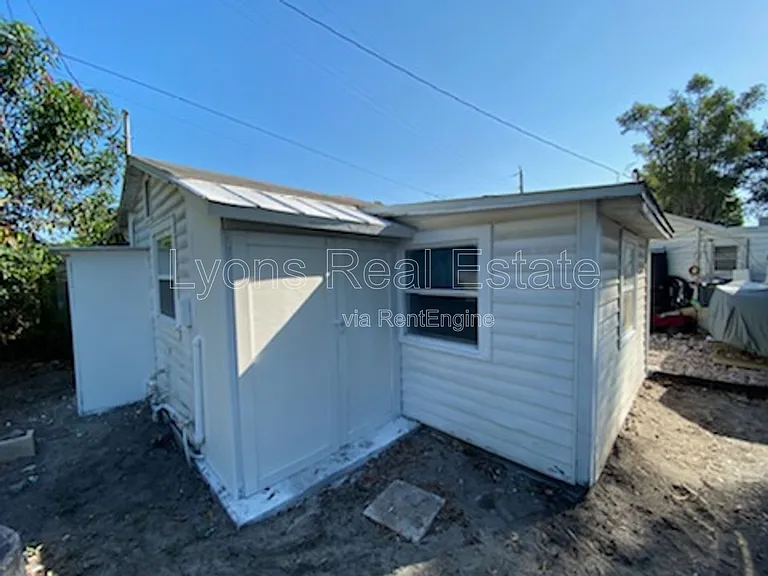 717 Burdick Ave — Photo 2