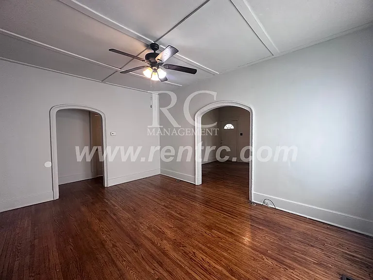 917 E Seminary St — Photo 7