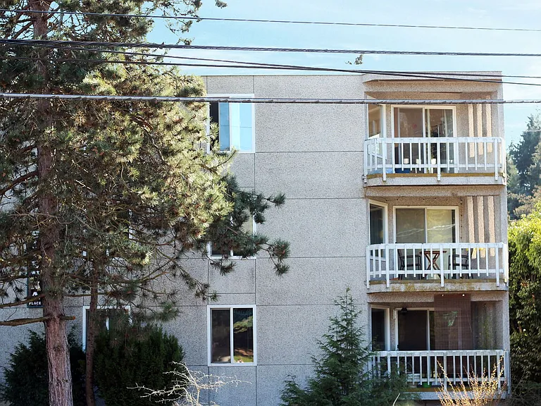 5325 Ravenna Pl NE — Photo 1