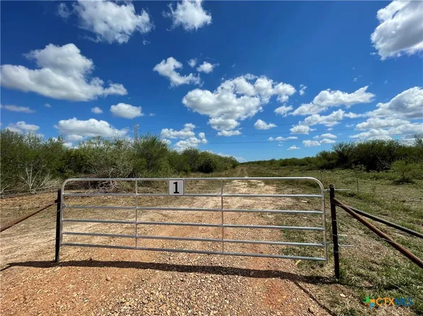 1787 Fm 446, Victoria, TX 77905