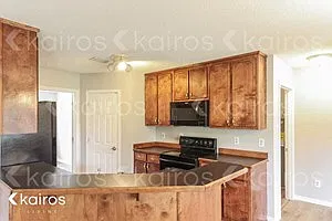 4 bed, 3.0 bath, 2121 sqft, $2,295 — Photo 4