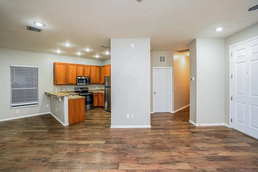 3 bed, 2.0 bath, 1508 sqft, $3,320 — Photo 4