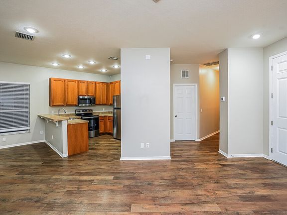 4th image of 1838 Atlantic Dr