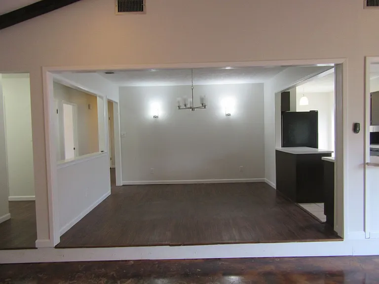 8629 Deerpoint Dr — Photo 12