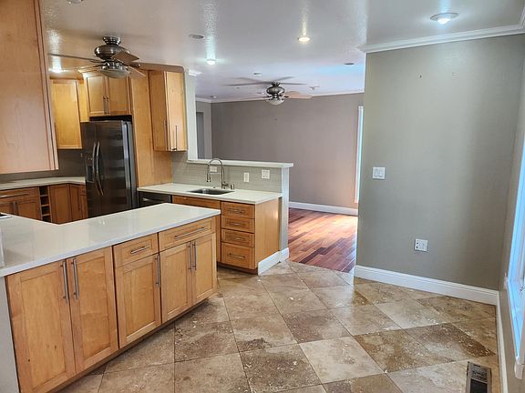 5th image of 105 Cypress Ave