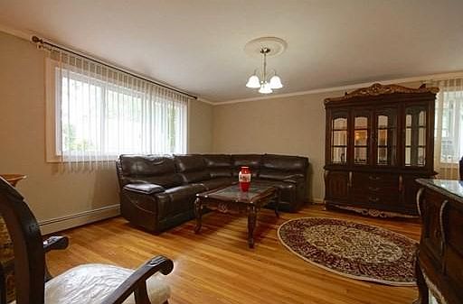 4th image of 158 Dartmouth St