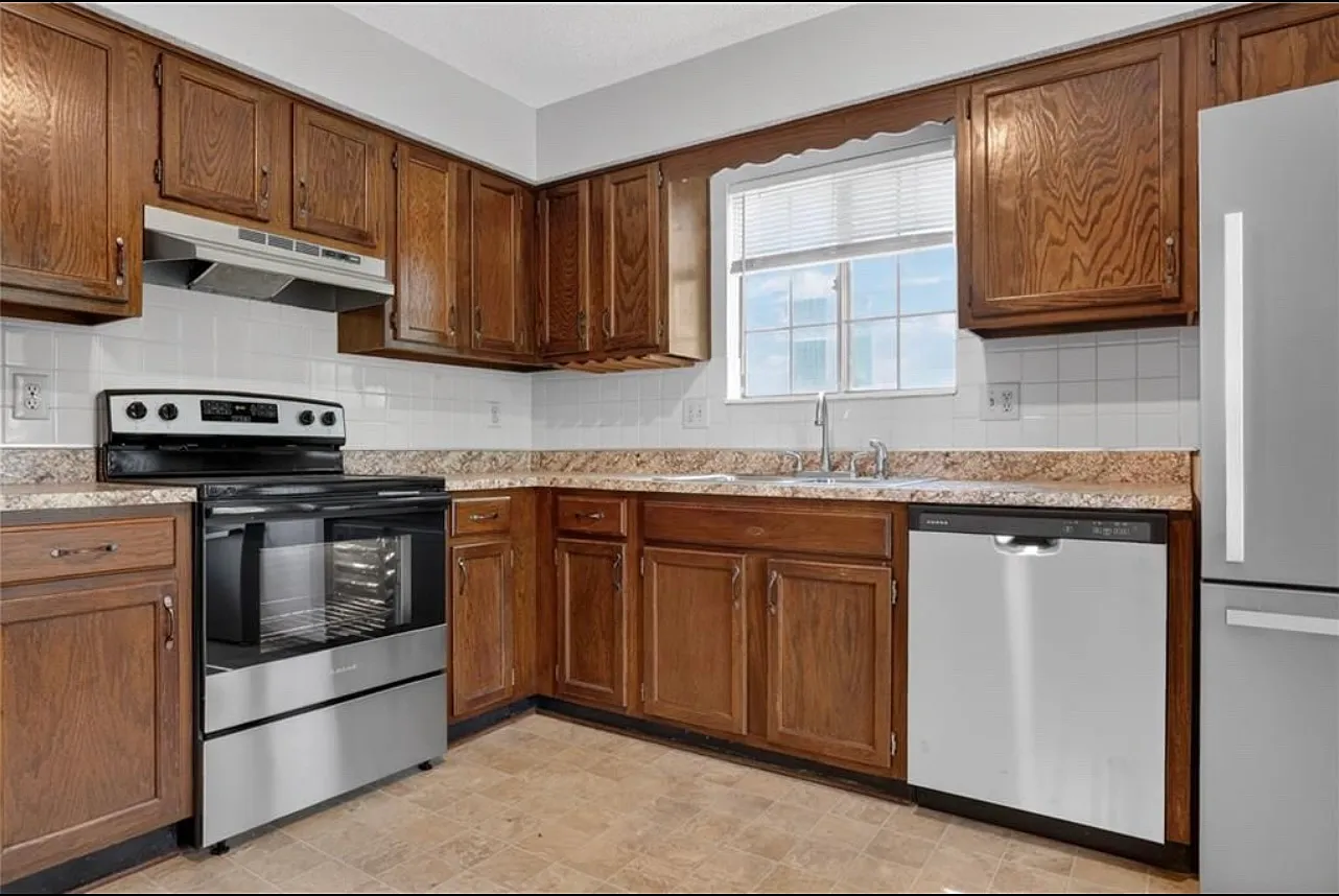 2 bed, 1100 sqft, $1,350 — Photo 2