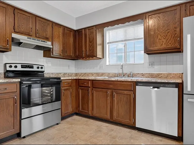 7806 N Oregon Ave #AB — Photo 3