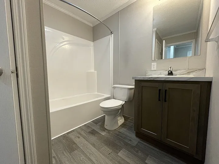 38000 Le Chateau Blvd #124 — Photo 2