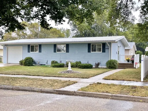 1808 2nd Ave NW, Minot, ND 58703
